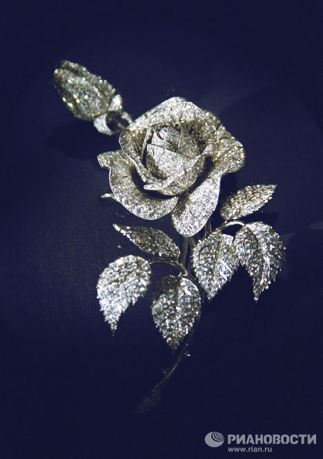 La broche de platine aux diamants, "Rose" se trouve également dans le Fonds des Diamants. Elle a été fabriquée en 1970 et reproduit celle de l'impératrice Alexandra Fiodorovna.<br /><br /> <br />